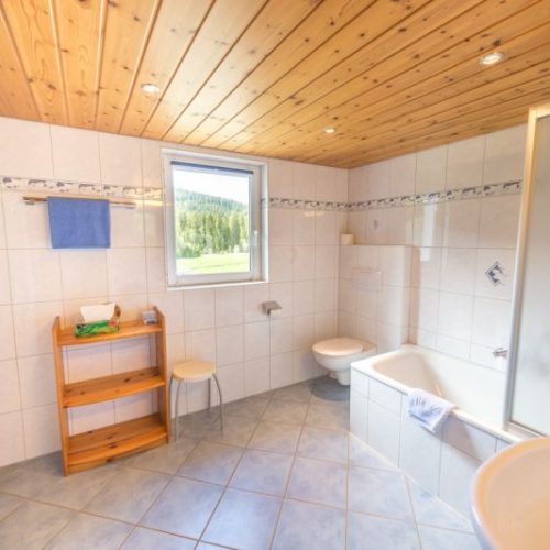 Badezimmer der Ferienwohnung „Reh“ – Unterhöfenhof